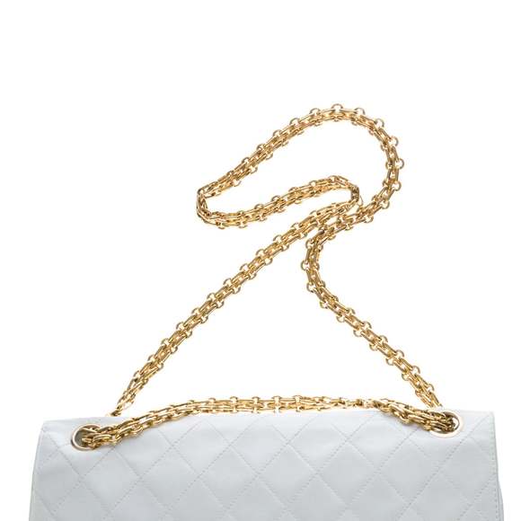 CHANEL Timeless/Classic double Flap shoulder bag in white quilted lambskin, GHW - Picture 7 of 10